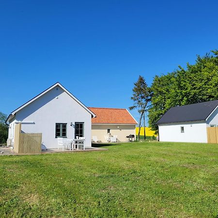 Litet Hus I Mysig By Naera Havet Villa Ystad Buitenkant foto