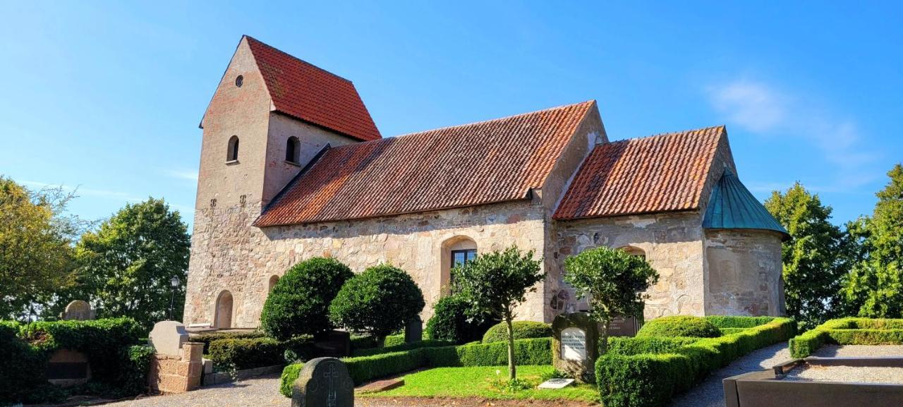 Litet Hus I Mysig By Naera Havet Villa Ystad Buitenkant foto