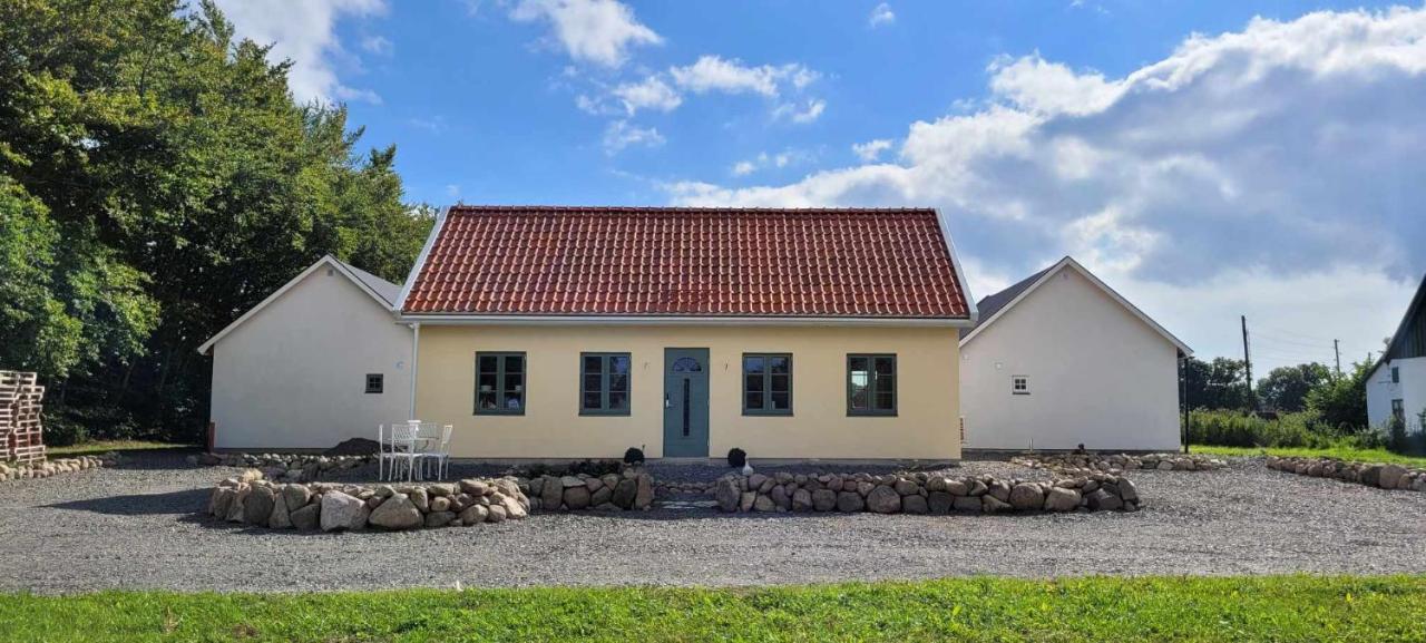 Litet Hus I Mysig By Naera Havet Villa Ystad Buitenkant foto