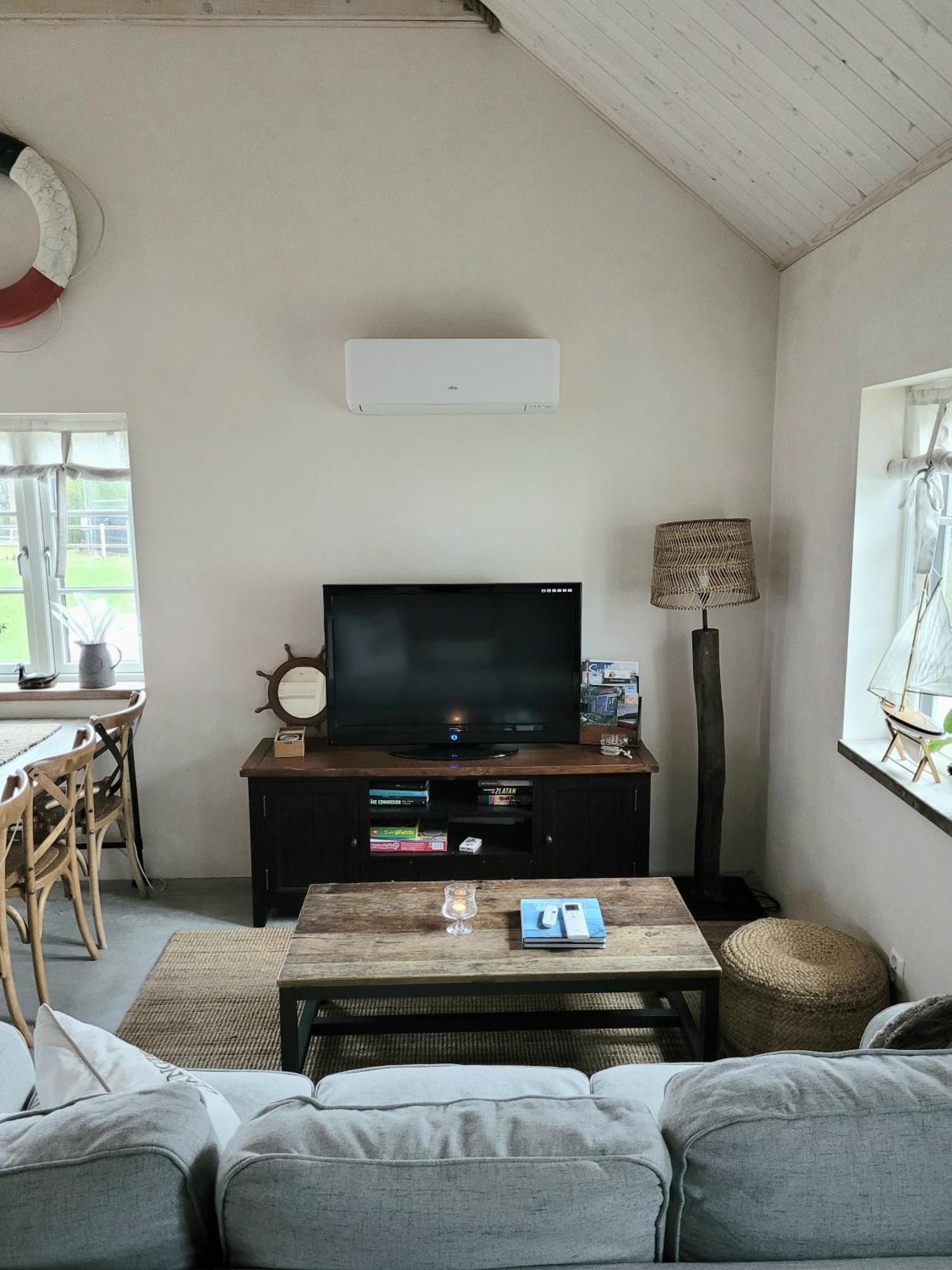 Litet Hus I Mysig By Naera Havet Villa Ystad Buitenkant foto