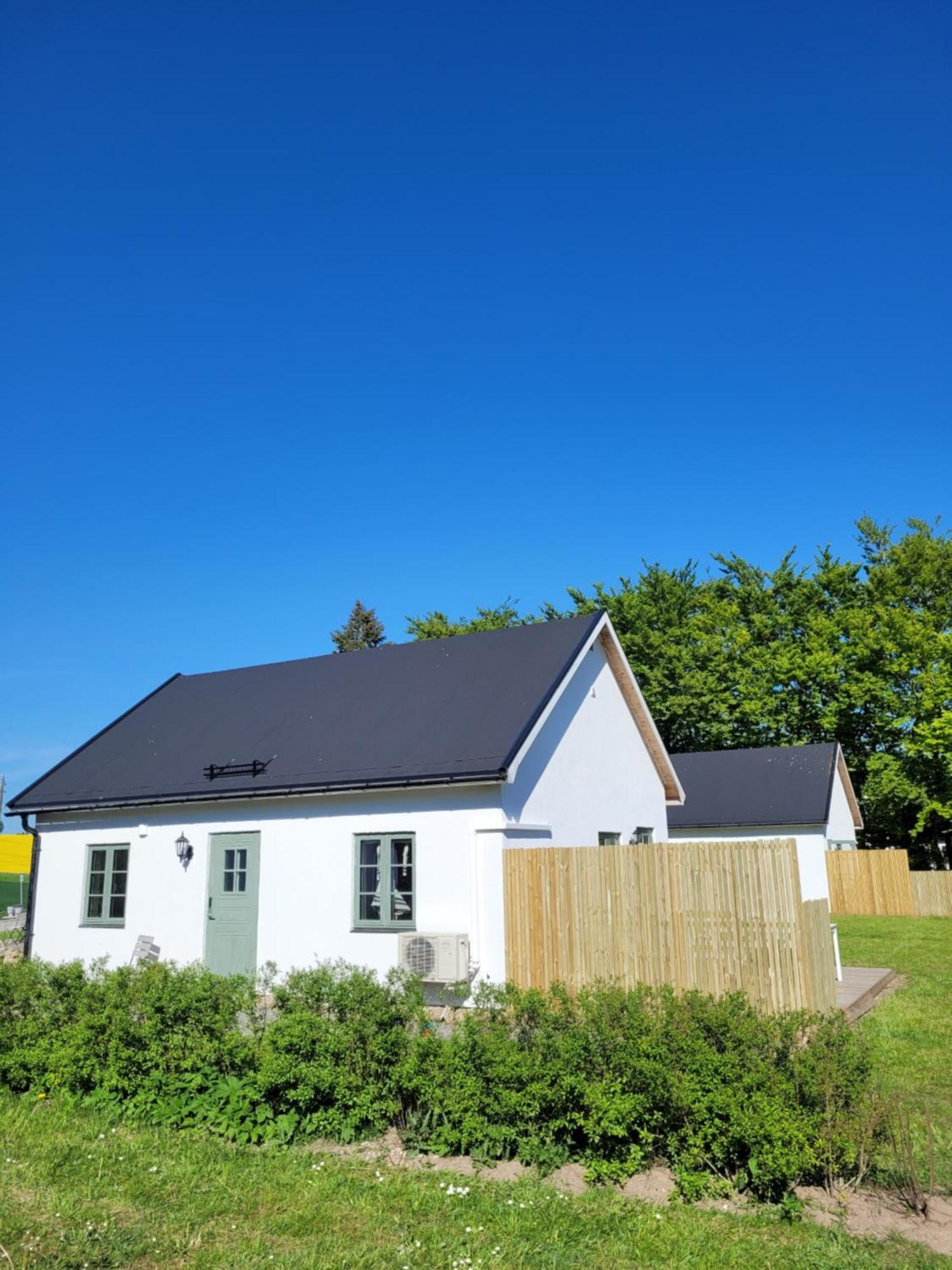 Litet Hus I Mysig By Naera Havet Villa Ystad Buitenkant foto