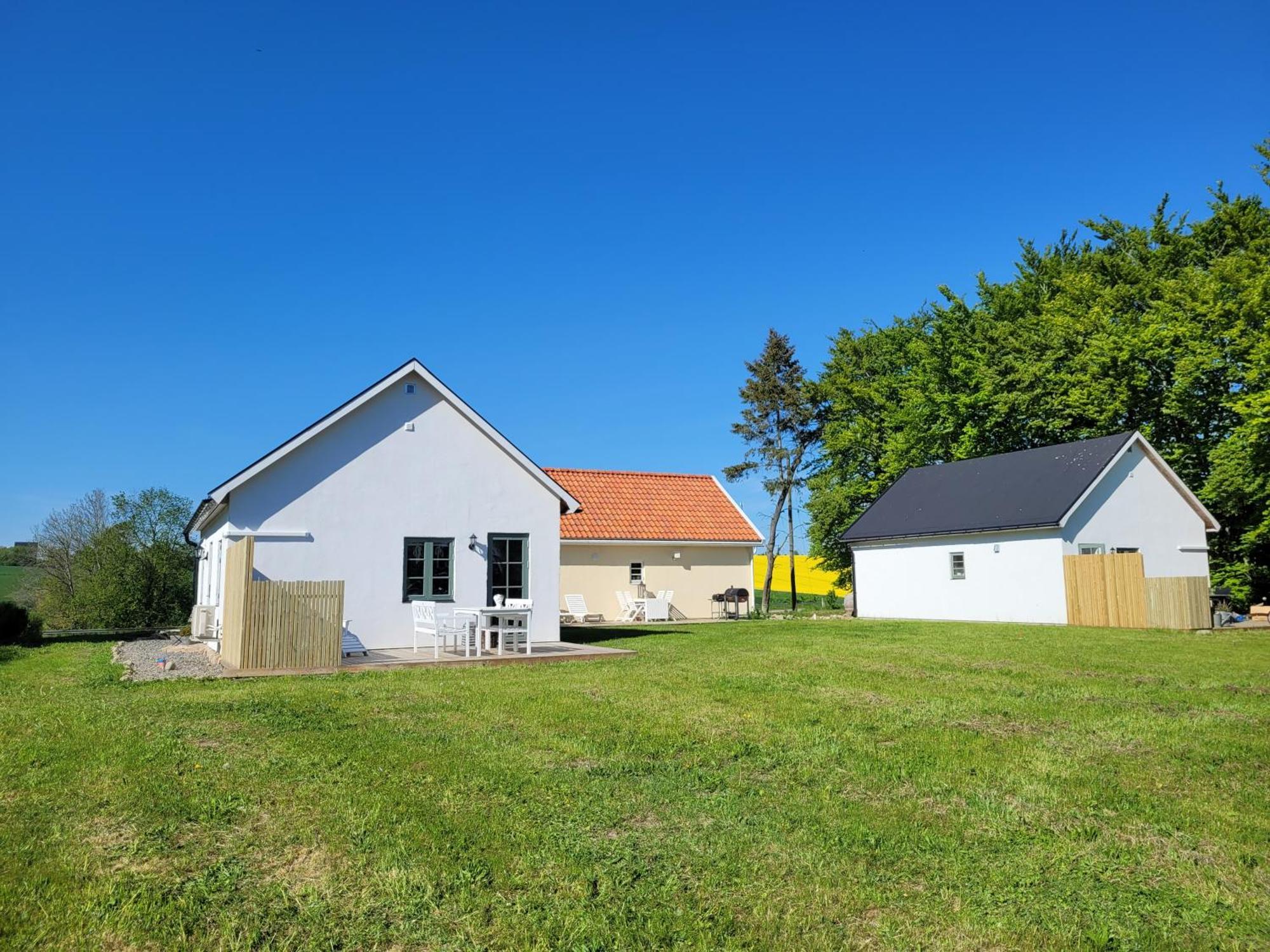 Litet Hus I Mysig By Naera Havet Villa Ystad Buitenkant foto