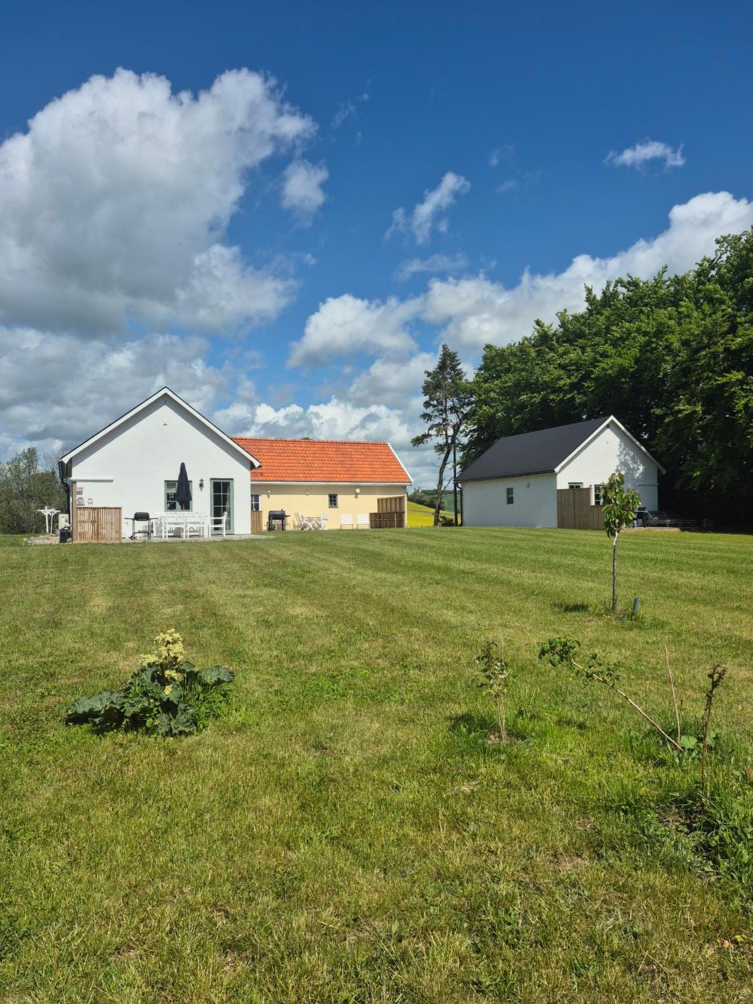 Litet Hus I Mysig By Naera Havet Villa Ystad Buitenkant foto